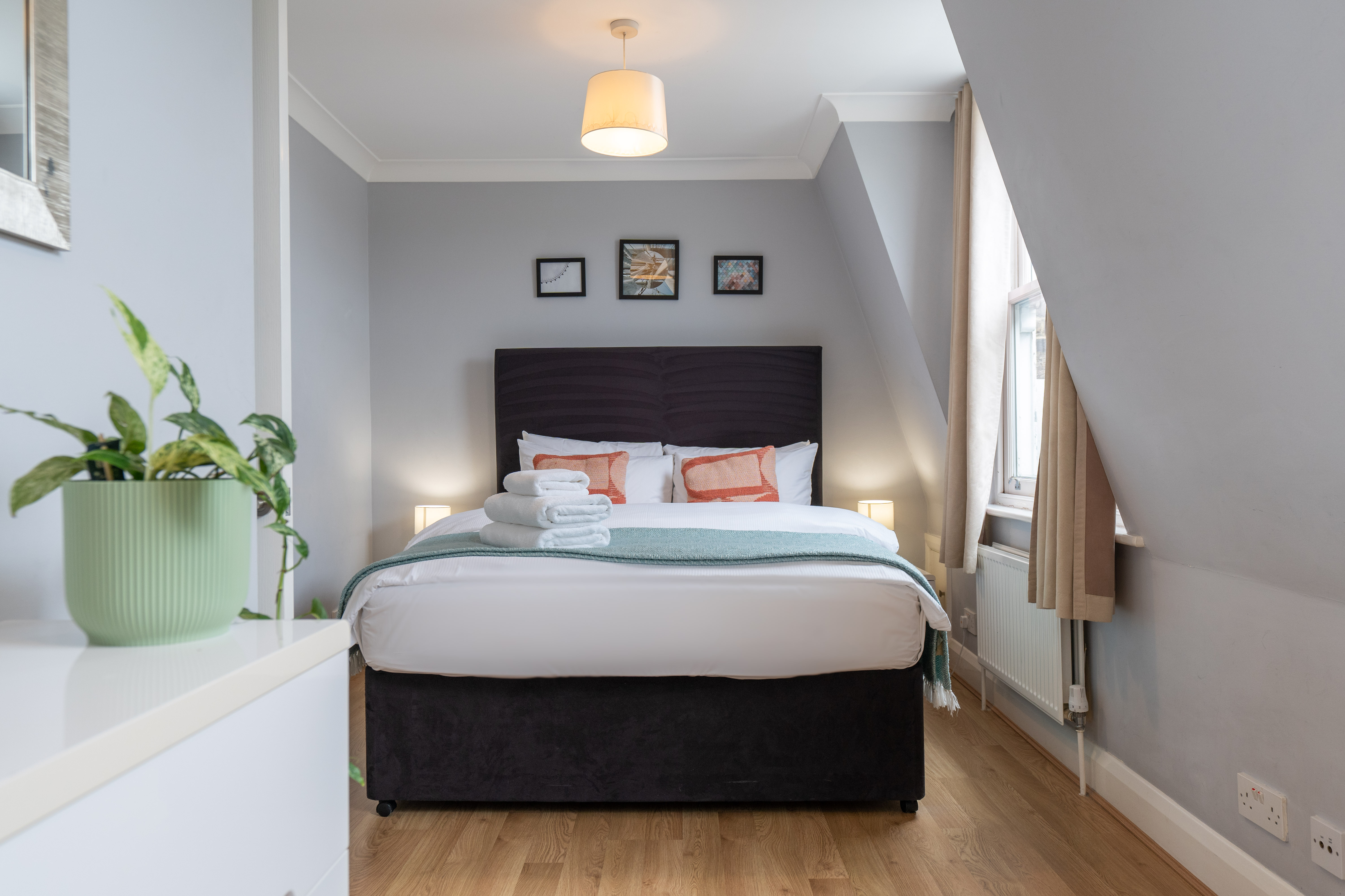 Bright bed at Lamington Apartments, Hammersmith, London - Citybase Apartments